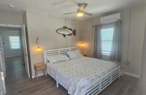 Madeira Beach Apartment | 1 Bedroom Block off the beach -4