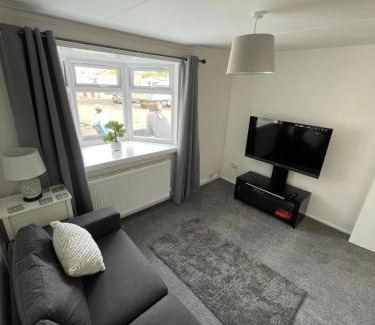 Glasgow Apartment | 1-Bedroom Chalet at Maryville Caravan Site - Uddingston, Glasgow