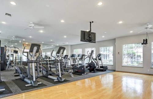 The Galleria Condo | 1 Bedroom Condo 208481 by Houzlet