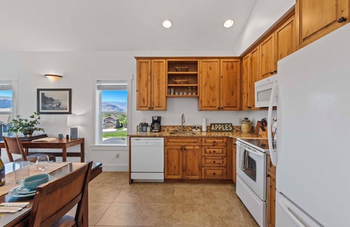 Quincy Condo | 1-bedroom Condo in Crescent Bar. Pool, Spa, Close to Beach, Golf, River