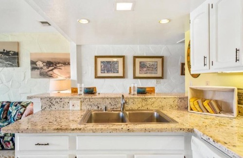 Kailua-Kona Condo | 1 BEDROOM CONDO IN OCEANFRONT RESORT W/CENTRAL AC