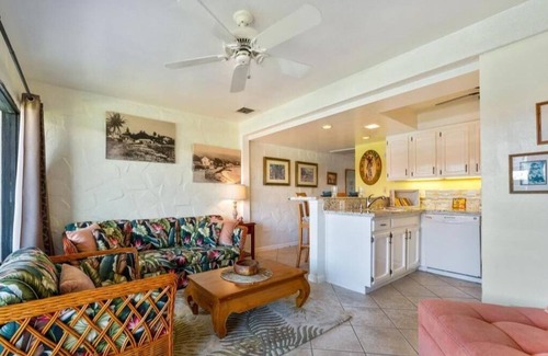 Kailua-Kona Condo | 1 BEDROOM CONDO IN OCEANFRONT RESORT W/CENTRAL AC