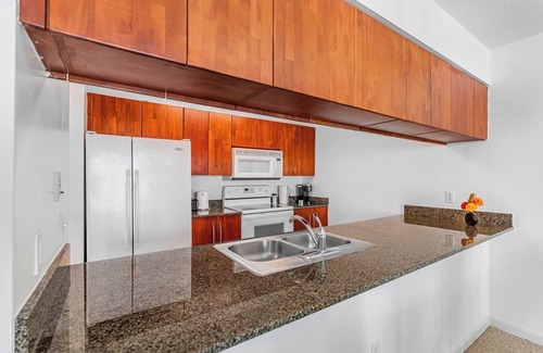 Brickell Condo | 1-Bedroom Condo with City and Bay Views in Brickell