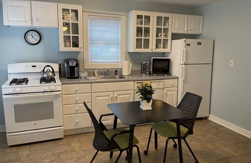 South Haven Cottage | 1-bedroom cottage steps to Lake Michigan Beach fire pit