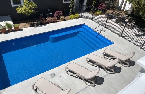 South Haven Cottage | 1-bedroom cottage steps to Lake Michigan Beach fire pit