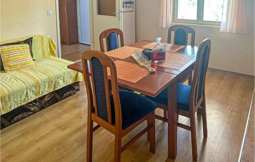 Biskupija House | 1 Bedroom Cozy Home In Knin