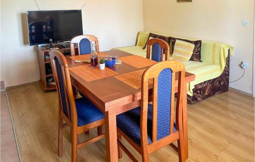 Biskupija House | 1 Bedroom Cozy Home In Knin