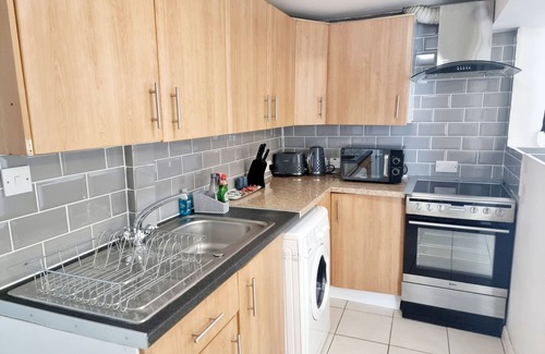 Gravesend Apartment | 1 Bedroom Flat 2 Min Walk to Station & Town Centre