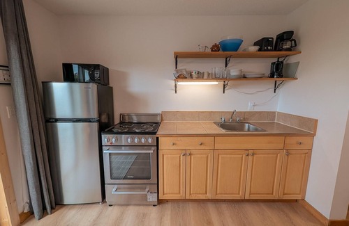 Ucluelet Hotel | 1-Bedroom Full Kitchen | #1