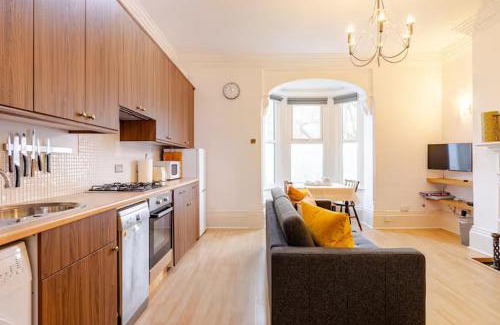 Slough Apartment | 1 Bedroom garden flat City Central Slough near Windsor