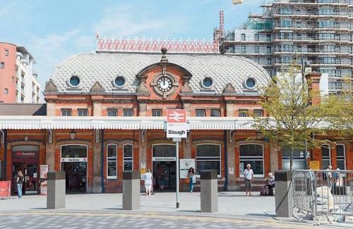 Slough Apartment | 1 Bedroom garden flat City Central Slough near Windsor