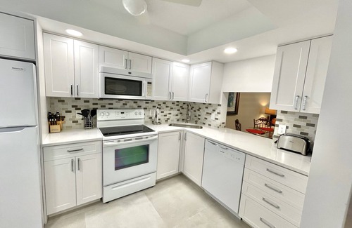 Lauderdale-by-the-Sea Condo | 1 Bedroom Garden Condo—Steps from the Beach