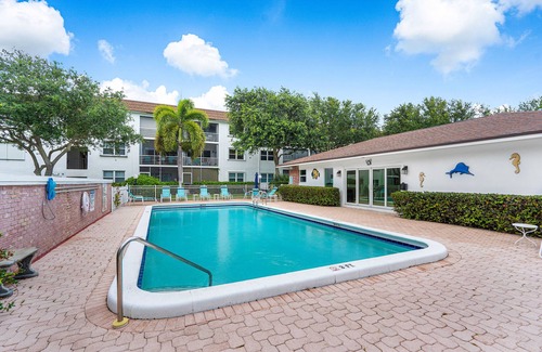 Lauderdale-by-the-Sea Condo | 1 Bedroom Garden Condo—Steps from the Beach