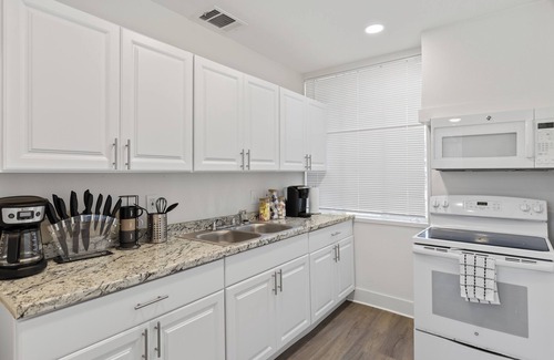 Irving House | 1 Bedroom Guest House 5 miles from Downtown Dallas!