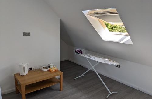 Staines House | 1 Bedroom Homestays In Ashford