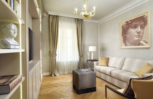 Duomo Apartment | 1-Bedroom Luxury Apartment 'Michelangelo' at Palazzo Portinari Salviati