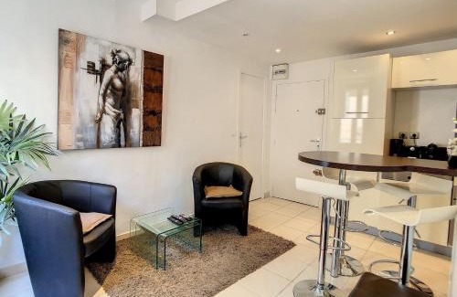 Cannes City Centre Apartment | 1 Bedroom Notre Dame 2 mins from the Croisette and the Palais 225