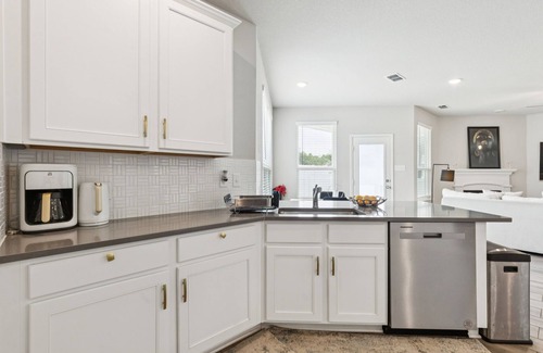 Lincoln Park House | 1-Bedroom Private Stay Ensuite +Extra Room Option.Cozy Hideaway No Shared Guests