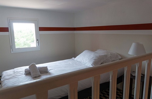 Roussillon Hotel | 1 Bedroom Private vacation home in Roussillon