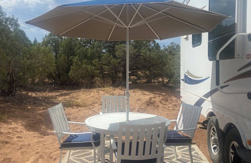 Roosevelt House | 1-bedroom RV in amazing Roosevelt with WiFi, AC can sleep 4 adults and one child