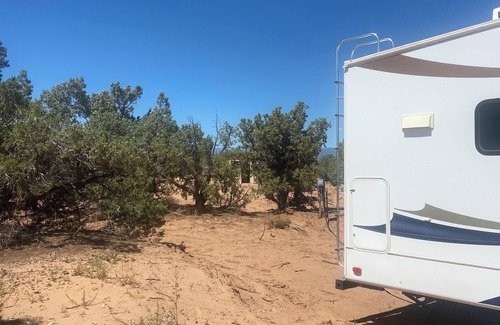 Roosevelt House | 1-bedroom RV in amazing Roosevelt with WiFi, AC can sleep 4 adults and one child