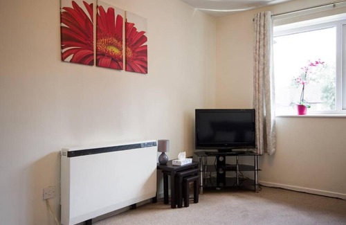 Newbury Apartment | 1 bedroom, self check-in, central and quiet apartment up to 3 in Newbury
