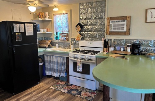 Hays County Cottage | 1 Bedroom Vacation Cottage in San Marcos/Wimberley, TX