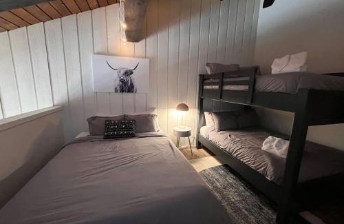 Mammoth Lakes House | 1 Bedroom with Loft, Cozy Mtn Condo with Pool and Jacuzzis