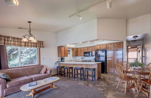 Hope Condo | 1 Bedroom with Mountain View