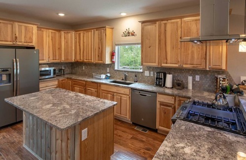 Grand Lake Cabin | 1 Block to Downtown 5BR Sleeps16 Sauna Theater/Game Room View Steps to Grand Ave