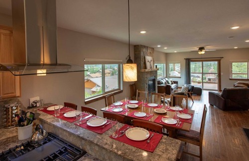 Grand Lake Cabin | 1 Block to Downtown 5BR Sleeps16 Sauna Theater/Game Room View Steps to Grand Ave