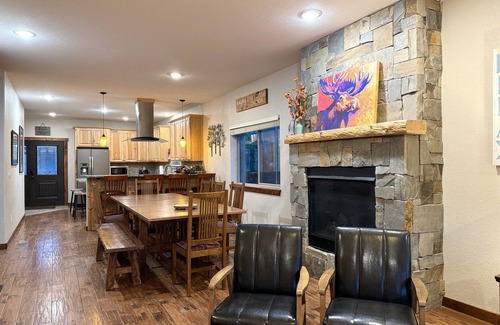 Grand Lake Cabin | 1 Block to Downtown 5BR Sleeps16 Sauna Theater/Game Room View Steps to Grand Ave