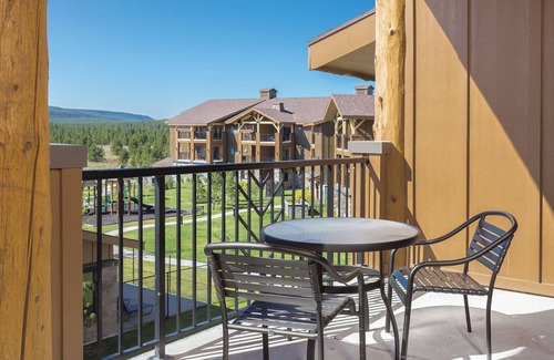 West Yellowstone Condo | 1 Block To Park Entrance, Spacious 2 BDRM Resort Condo With Kitchen/Washer/Dryer