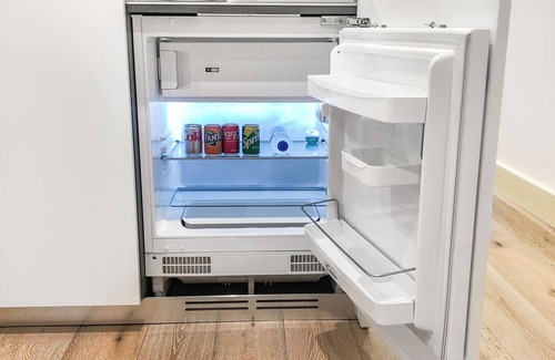 Harlington Apartment | 1-Br Apartment next to London Heathrow Airport | 3 Beds | Free Parking