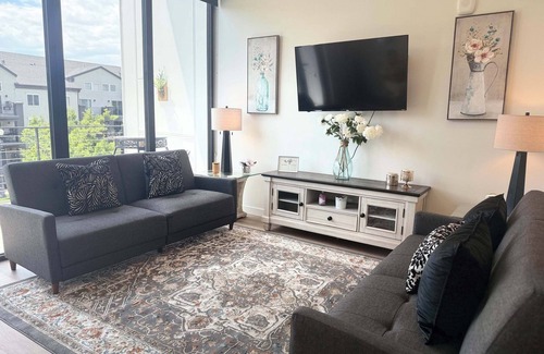 Rio Grande Apartment | 1 BR Apt - 3 minutes from the Convention Center, Near Resto