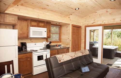 Equality Cabin | 1 BR Hot Tub Cabin- Closest Cabins to Garden of the Gods-Shawnee National Forest
