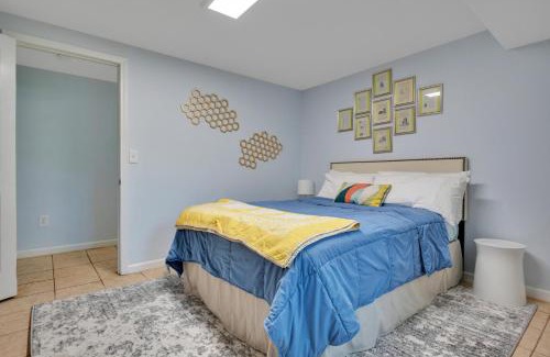Tucker House | 1 BR Suite w Fenced Backyard - Parking!