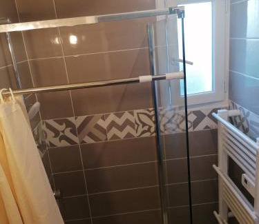 Quincy-Voisins House | 1 Chambre pour 2 personnes "Chez l'habitant" maison possède un petit chien