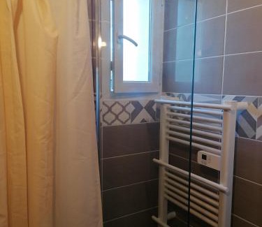 Quincy-Voisins House | 1 Chambre pour 2 personnes "Chez l'habitant" maison possède un petit chien