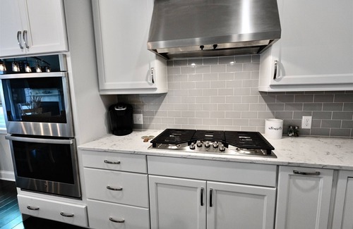 Lewes House | 1 Dog Allowed * Coastal Club Resort Style Club w Water Park * Sleeps 10 w 4BR DE