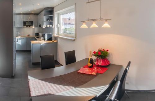 Friedrichshafen Apartment | #1 Ferienwohnung Hochparterre