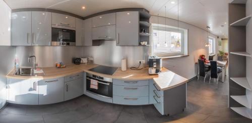 Friedrichshafen Apartment | #1 Ferienwohnung Hochparterre