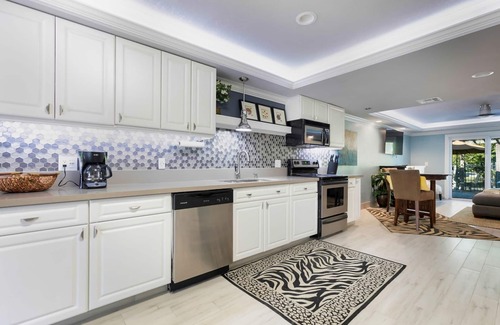 Mid Island Apartment | 1 Island Hideaway