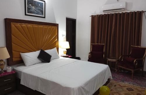 Lahore Villa | 1 Kanal Entire House with 4 Bedrooms