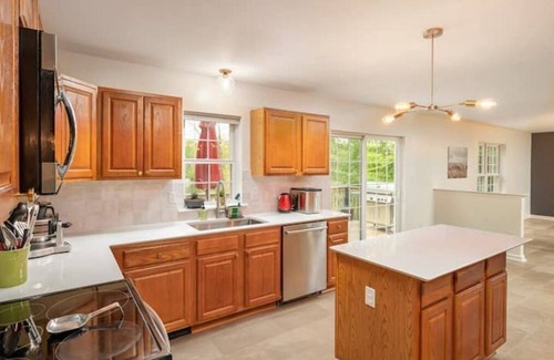 Tobyhanna House | #1 Lakefront - Pool, Boat, Kayak, Fire Pit, Casino