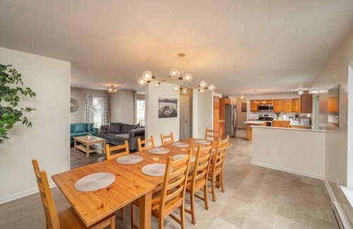 Tobyhanna House | #1 Lakefront - Pool, Boat, Kayak, Fire Pit, Casino