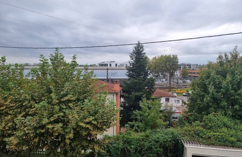 Saint-Paul-les-Dax Apartment | 1 -living 2-bedroom south-facing apartment in quiet residence near train station