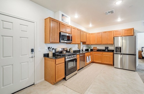 Flagstaff Condo | 1 Mi to Dtwn Flagstaff: Condo w/2 Balconies!