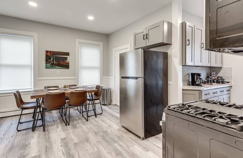 Federal Hill Apartment | 1 Mi to Dtwn: Pet-Friendly Providence Apt w/Yard