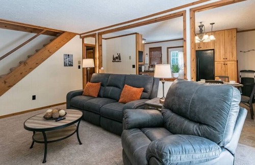 Lake Toxaway Cottage | 1 mi to Gorges State Park w/Barrel Sauna, Hot Tub